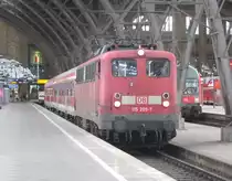 115 205 steht mit dem ziemlich kurzen PbZ 24xx nach M�nchen am 17.Juni 2011 im Leipziger Hbf.