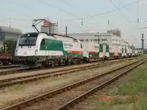 Kurz vor seiner Abfahrt vom Bahnhof Wien-Heiligenstadt am Abend des 22.6.2011 konnte der Train of Ideas in voller L�nge abgelichtet werden. Das Triebfahrzeug, eine Siemens-Mehrsystemlokomotive der Baureihe 183 mit der Nummer 183 701-2, war vor diesem Einsatz in wei�em Gewand unterwegs.