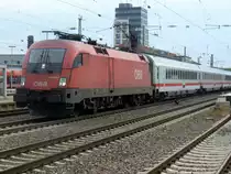 Taurus �BB 1116 162-7 zieht den IC 2058 nach Saarbr�cken am 21.06.2011 aus Kaiserslautern Hbf