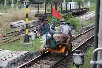 Kleinwagen รบ.5/296 mit voller Besatzung am 17.März 2011 in der Chachoengsao Junction.