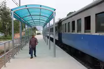 Auch der neue Bahnsteig der Hst. Khao Phra Baht erhielt einen anspruchslosen Witterungsschutz. Bild vom 17.M�rz 2011.