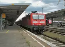 Hier 143 233-5 mit einem RE7 von Berlin Lichtenberg nach W�nsdorf-Waldstadt, dieser Zug stand am 18.6.2011 in Berlin Lichtenberg.