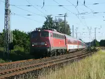 Der EC 378 aus Wien nach Binz erreichte,am 27.Juni 2011,mit 115 383 als Zuglok den Bahnhof Bergen/R�gen.