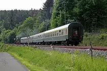 Nachschuss auf DPE95987 Gera - Eger, bespannt mit 41 1144, am 21.5.011 in Bad Brambach, unterwegs zum 950-j�hrigen Stadtjubil�um der Stadt Eger/Cheb.