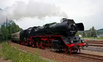 41 1144 zieht DPE95987 Gera - Eger am 21.5.011 aus dem Bahnhof Bad Brambach nach Zugkreuzung mit der Vogtlandbahn. Der Zug war unterwegs zum 950-j�hrigen Stadtjubil�um der Stadt Eger/Cheb.