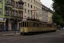 Tw 954 als Zubringerzug vom Betriebshof Am Steinberg zum D�sseldorfer Hbf am 19.06.2011 am Karolingerplatz in D�sseldorf