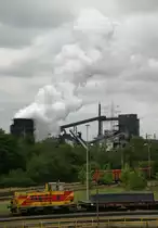 EH 763 rangiert am 13.6.11 bei HKM in Duisburg