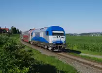 Die 2016 920 Adria Transport ersetzt seit gestern die verunfallte 2016 906. Heute den 28.06. 2011 habe ich sie vor dem R 4381 von Graz via Werndorf nach Wies in Gussendorf aufgenommen. Rechts neben der Lok ist die Erzherzog-Johann-Brücke zu sehen, unter welcher hoffentlich in naher Zukunft die Koralmbahn durchführen wird.