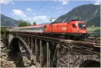 1116 106 f�hrt mit EC 690  Schloss Porcia  von Salzburg nach Villach. Angertalbr�cke Bad Hofgastein 28_6_2011