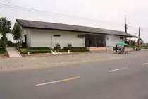 Ansicht der Strassenseite des Bf. Pattaya am 17.M�rz 2011.

