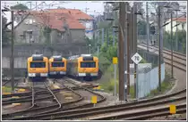 Im Vorortsbahnhof Contumil warten ein paar Triebz�ge der BR2200 auf ihren n�chsten Einsatz w�hrend der Stosszeiten. (17.05.2011)