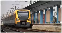 Ein Triebzug der BR3400 nach Porto S�o Bento legt in Contumil einen Zwischenstopp ein. (17.05.2011)