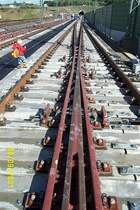 9.September 2001 Bf Montabaur, bewegliches Herzst�ck einer Hochgeschwindigkeitsweiche, Blickrichtung zum Nordportal des Himmelberg-Tunnels