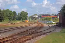 Bahnhof Varde Vest, Ansicht der �stlichen Bahnhofsausfahrt im Hintergrund erkennt man den Bahn�bergang Lerp�tvej......17.6.2011
