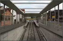 . Großes Dach mit Öffnung - 

Blick in die fast fertige Rampenhaltestelle Zuffenhausen Rathaus der Linie U15. Stuttgart-Zuffenhausen. 

30.06.2011 (M)