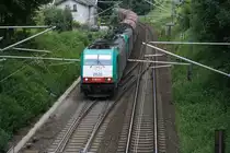 Zwei Cobra 2820 und 2809 kommen mit einem Coilzug von Aachen-West nach Belgien und fahren in den Gemmenicher Tunnel rein bei Wolken.
Aufgenomen bei Reinratzkehl.
1.7.2011