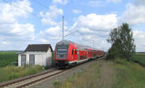Mit Steuerwagen voraus fhrt hier der RE5 von Stralsund nach Falkenberg(E) durch Grfendorf. In wenigen Minuten wird er dann seinen Endbahnhof erreichen. 01.07.2011