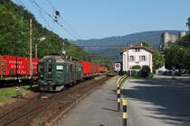 BDe 4/4 1632 der OeBB mit Gterwagen bei der Ausfahrt aus dem Bahnhof Klus. 28.06.2011.