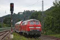 Die 218 412 am 24.6.11 mit einem kurzen Dosto Lerrpark in Bullay.