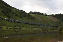 FRET 437026 mit der Blauen Wand und Spiegelung am 24.6.11 auf dem Pndericher Hangviadukt.