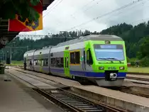 bls - NIAN Triebwagen RABe 525 007 im Bahnhof von Sumiswald-Gr�nen am 11.06.2011