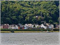 - Am Rhein - Eine Trans regio Einheit durchfhrt am 24.06.2011 den Koblenzer Stadtteil Stolzenfels. (Hans)