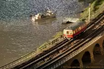 Ein VT 137 bef�hrt auf der Anlage Miniaturelbtalbahn in K�nigstein den Viadukt der gleichnamigen Stadt. Mehr von dieser tollen Anlage:http://www.bahnmotive.de/modell/seite_modell_elbtal.htm