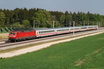 120 125 mit EC 112 (Ersatzzug) vor Althegnenberg (05.05.2011)