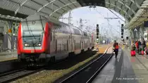 Nachdem Nauen nicht sonderlich sch�n war ging es nach Spandau, wo wir leider knapp den RE 2 nach Rathenow verpassten. Hier f�hrt ein RE 4 nach Ludwigsfelde in den architektonisch reizvollen Bahnhof ein. 05.07.2011