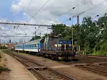 Die 210 058 am 20.06.2011 bei Rangierarbeiten im Pilsener Hbf. 