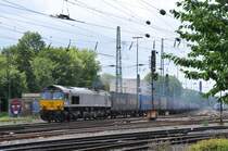 Eine blaue Dunstfahne hinterlassend, verlsst DE6302 mit ihrem Bulkhaul-Zug Aachen-West in Richtung Belgien. Aufgenommen am 02/07/2011.