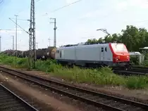 E 37 517 zieht einen Kesselwagenzug am 05.07.2011 durch Mannheim Hbf