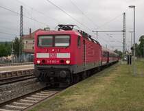 143 962-9 steht am 8. Juni 2011 abgebgelt mit einer RB aus Bamberg auf Gleis 4 in Kronach.