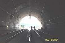 9.September 01, NBS Frankfurt-K�ln, Himmelberg-Tunnel, Blickrichtung Nord mit Abspannungen der Oberleitung