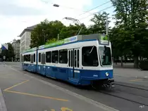 VBZ - Tram Be 4/6 2064 unterwegs auf der Linie 8 in der Stadt Z�rich am 10.06.2011