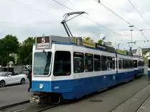 VBZ - Tram Be 4/6 2095 unterwegs auf der Linie 5 in der Stadt Z�rich am 10.06.2011