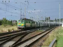 Diesmal fotografierte ich den Kreidezug,von Klementelvitz nach Peitz Ost,mit den beiden DP 60 und 58,am 18.Juli 2011,an der Westausfahrt von Bergen/R�gen.Als Bonus gab es eine kleine Kreidewolke am Schlu� vom Zug.