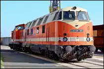228 656-5 -Locon 301- & die V100 -Locon 201-   Wahnsinn, zwei V180 zur gleichen Zeit im Stralsunder Nordafen. (etwa 100 m weiter steht -DP 25-)