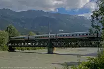 Morgendlicher ICE nach Berlin betritt H�tting �ber die Innbr�cke. Wird gegen Abend in Berlin erwartet... Mit erg�nztem Flugzeug. Mitte Juli 2011 kHds