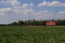 140 028-2 mit einem leeren Flachwagenzug in Langenfeld-Richrath am 15.07.2011