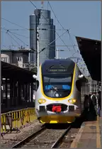 Modernes Design in Zagreb, 6112 001-0 vor Glaspalast. (03.07.2011)