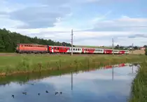 1142 567 hat mit dem R3980 am 19.07.2011
den Bahnhof Wartberg an der Krems velassen.