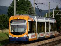 Eine RNV Variobahn (RNV6) in Edingen am 15.07.11