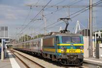 HLE 2124 hat soeben den Verstrkerzug in den Bhf Welkenraedt geschoben. Aufgenommen am 01/07/2011.