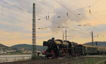 HE 52 4867 mit einem Sonderzug aus Frankfurt (M) S�d und Basel nach Kaub, in R�desheim (Rhein); 02.07.2011