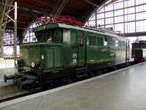 DRG E44 046 auf dem Museumsgleis in Leipzig Hbf; 09.06.2011