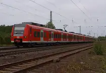 Zwei gekuppelte Triebz�ge 425 035-3 und 425 531-1 als RE8 (Rhein-Erft-Express) f�hrt am 11.08.2011, bei Unkel, Richtung Koblenz Hbf.