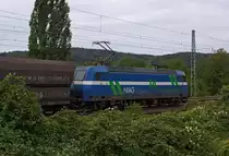 Gerade als ich ging, kam die neue NIAG Lok 14 (145 066-5) mit leerem Kohle-Ganzzug f�hrt am 11.08.2011, auf der rechten Rheinstrecke, bei Unkel in Richtung Norden.