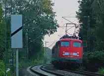 110 418-1 schiebt ihren RE10465 aus Aachen nach D�sseldorf geradewegs dem Halt Geilenkirchen entgegen, hier am Einfahrvorsignal, 17.8.11