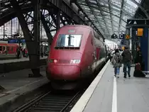 Ein Thalys steht am 12.August 2011 als THA 9552 nach Paris Nord im K�lner Hbf.